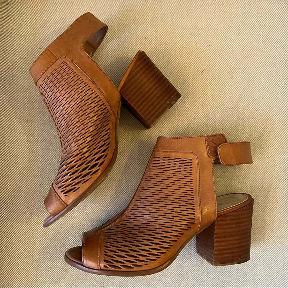 Vince Camuto Block Heel Shoe